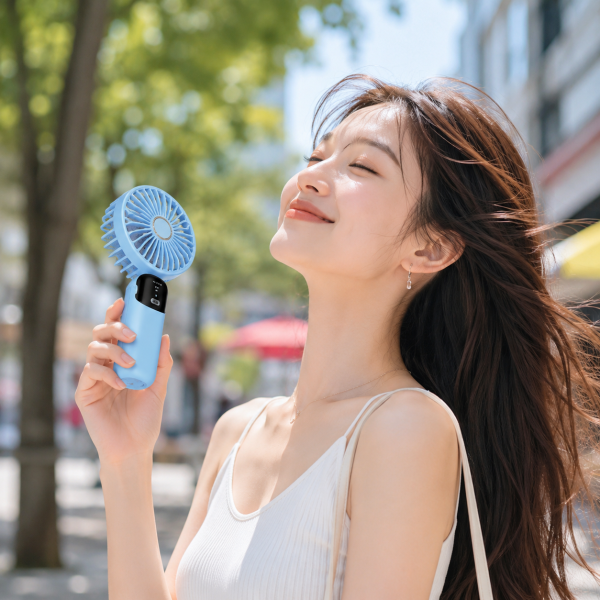SP-5 Portable fans scene 2 SP-5 Portable Mini Fan – 5-Speed Handheld & Foldable Desk Fan